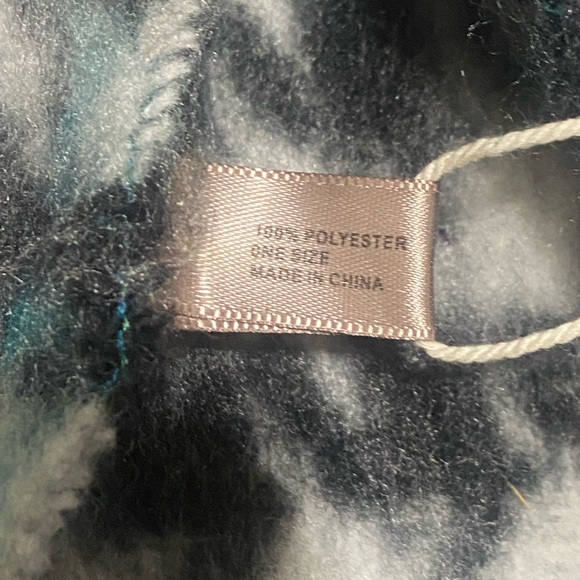 Styline Scarf NWT multicolor 70x15. - Picture 4 of 5